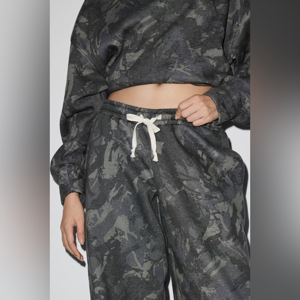 Urban Outfitters UO Out From Under Camo Hoodie Sweatshirt Jogger Sweatpant Small - Picture 9 of 9